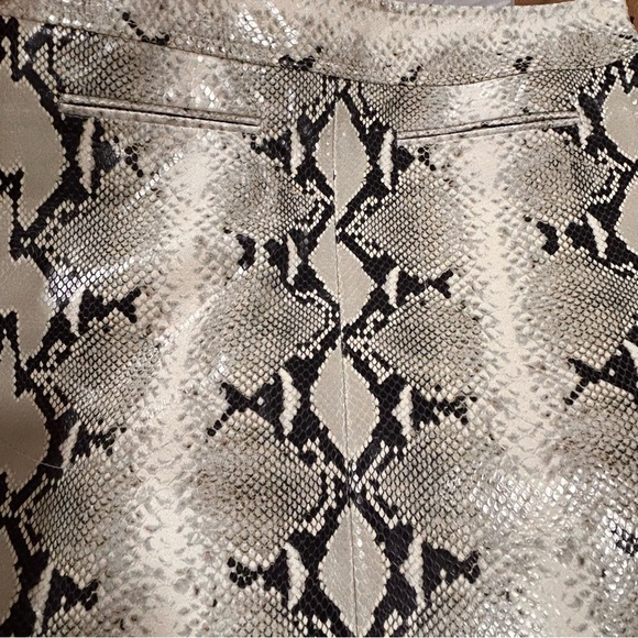 NWT $4400 KHAITE Isla leather skirt in natural snake - Size 10 - Picture 15 of 16